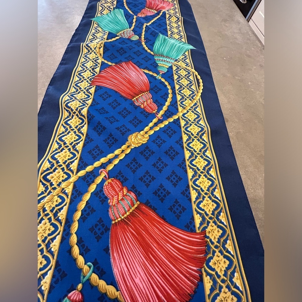 Gorgeous woman’s scarf. Made in Italy. Vibrant colours. Soft & lightweight.